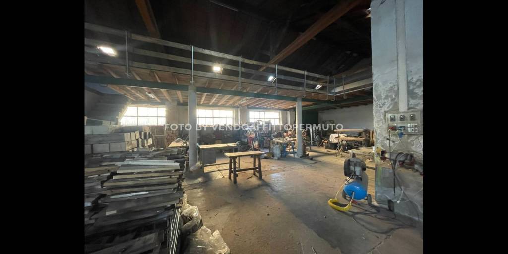 locale commerciale in vendita a Romano di Lombardia