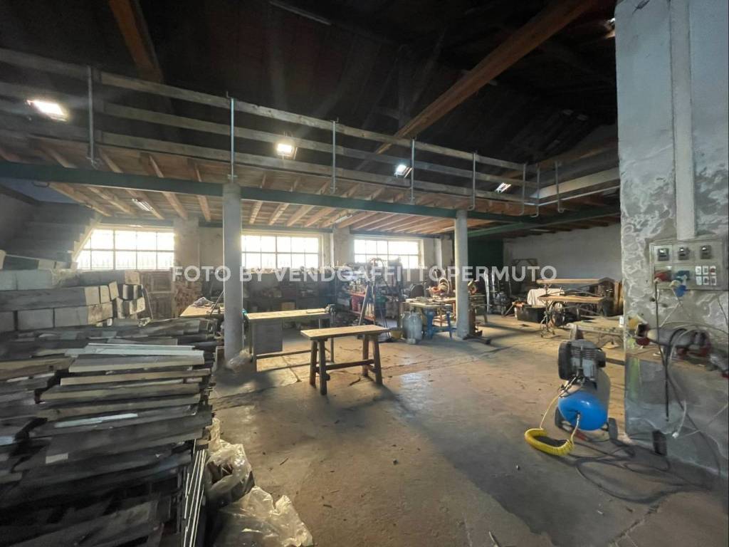 capannone in vendita a Romano di Lombardia