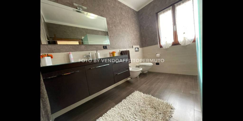 casa indipendente in vendita a Romano di Lombardia
