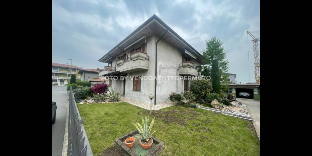 casa indipendente in vendita a Romano di Lombardia