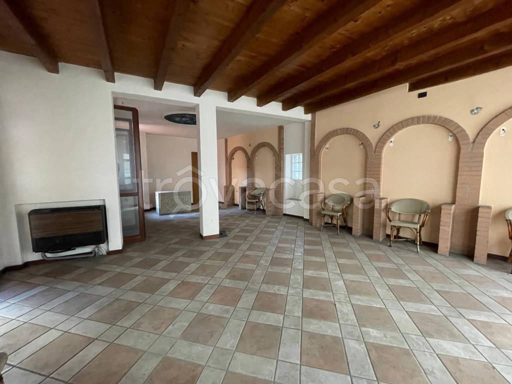 negozio in vendita a Romano di Lombardia