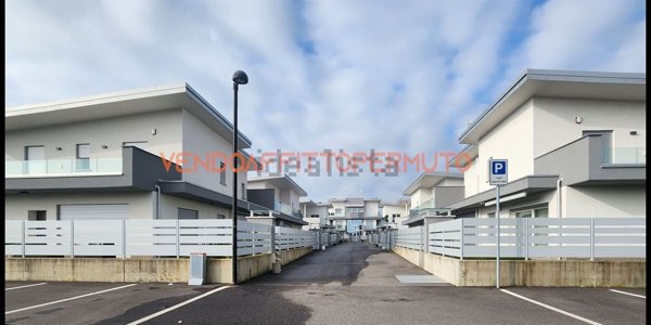 casa indipendente in vendita a Romano di Lombardia