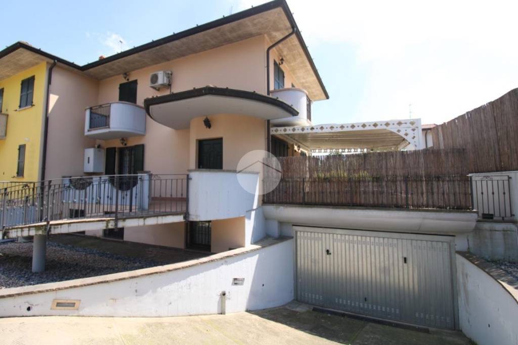 casa indipendente in vendita a Romano di Lombardia