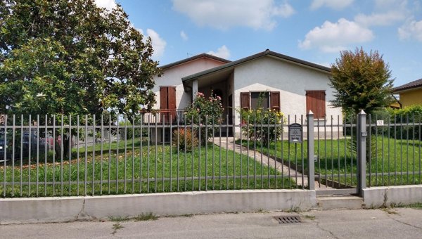 casa indipendente in vendita a Romano di Lombardia
