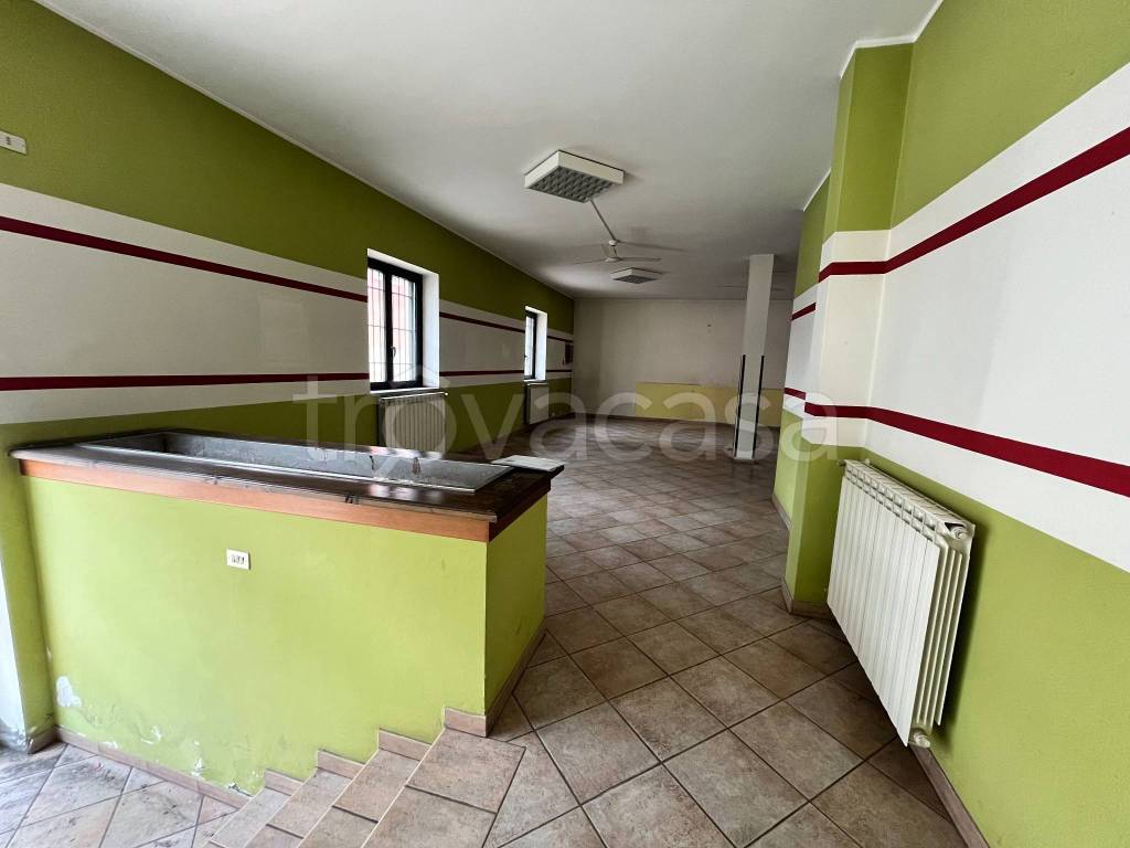 negozio in vendita a Romano di Lombardia