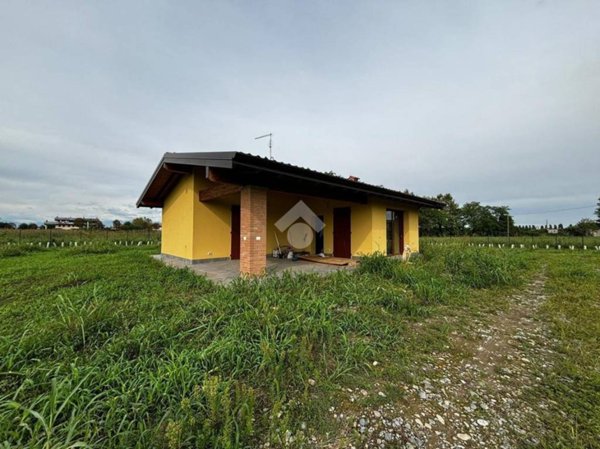 casa indipendente in vendita a Romano di Lombardia
