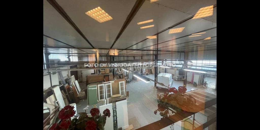 locale commerciale in vendita a Romano di Lombardia