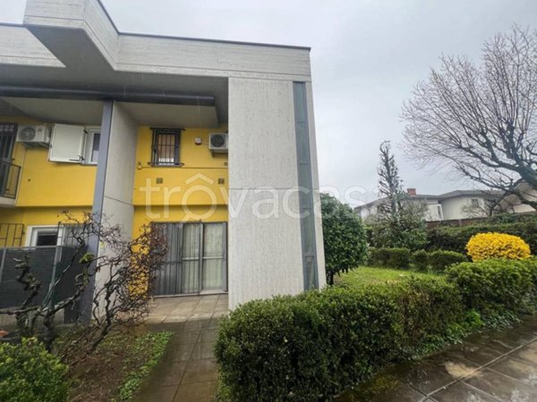 casa indipendente in vendita a Romano di Lombardia