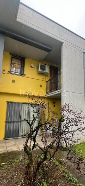 casa indipendente in vendita a Romano di Lombardia
