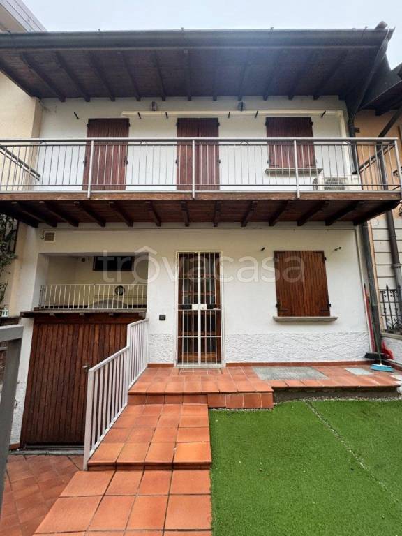 casa indipendente in vendita a Romano di Lombardia