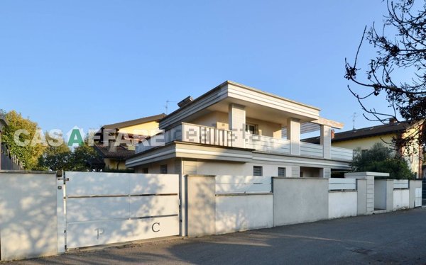 casa indipendente in vendita a Romano di Lombardia
