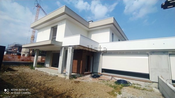 casa indipendente in vendita a Romano di Lombardia