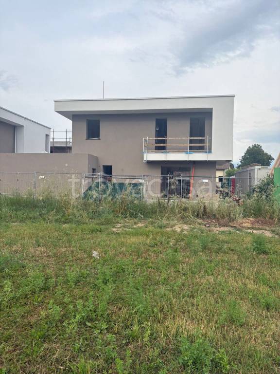 casa indipendente in vendita a Romano di Lombardia in zona Bradalesco