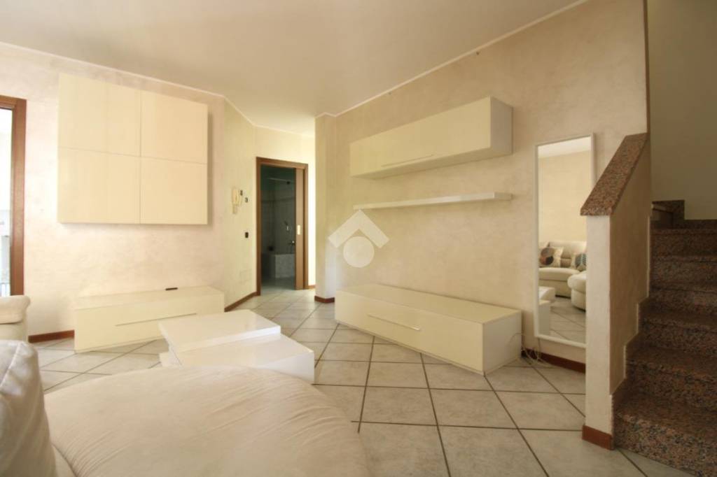 casa indipendente in vendita a Romano di Lombardia