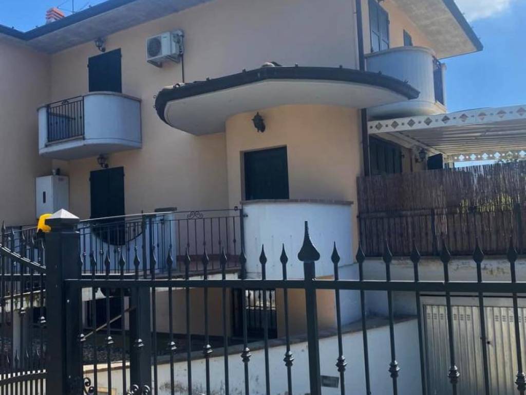 casa indipendente in vendita a Romano di Lombardia