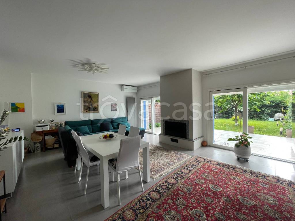 casa indipendente in vendita a Romano di Lombardia