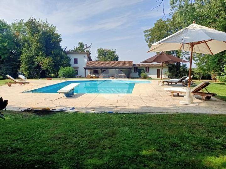 casa indipendente in vendita a Romano di Lombardia