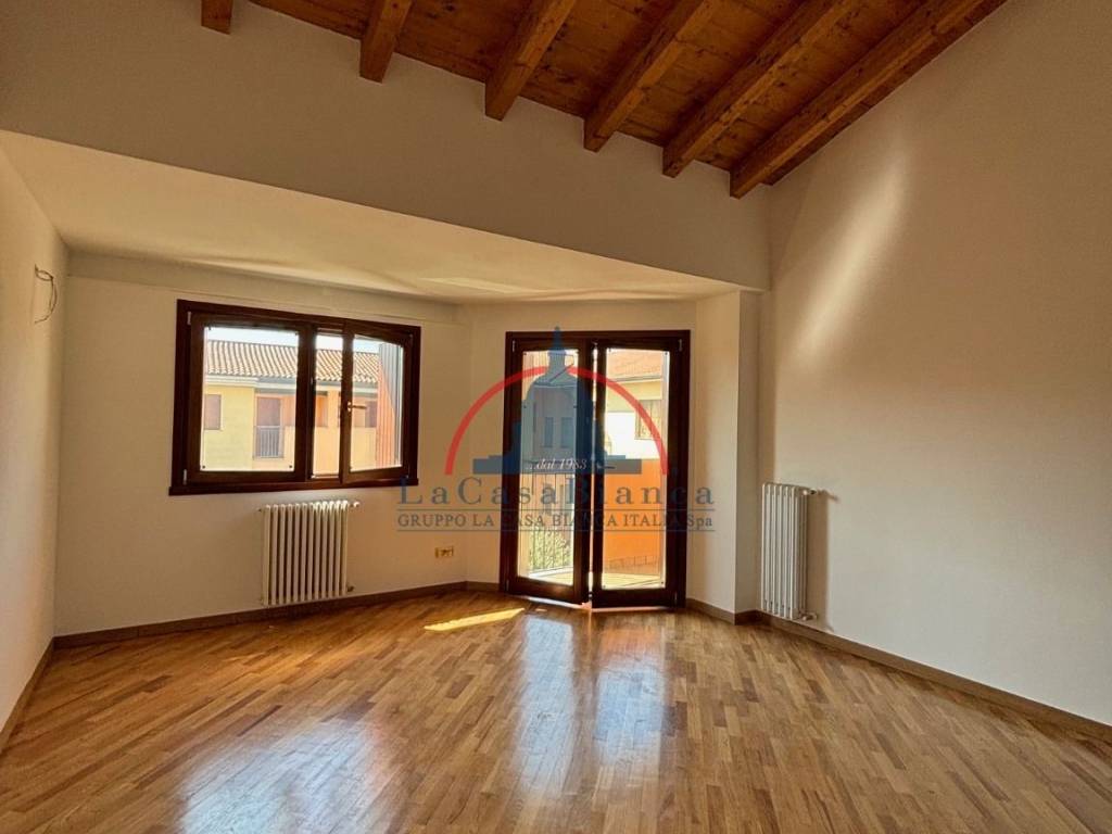 casa indipendente in vendita a Romano di Lombardia