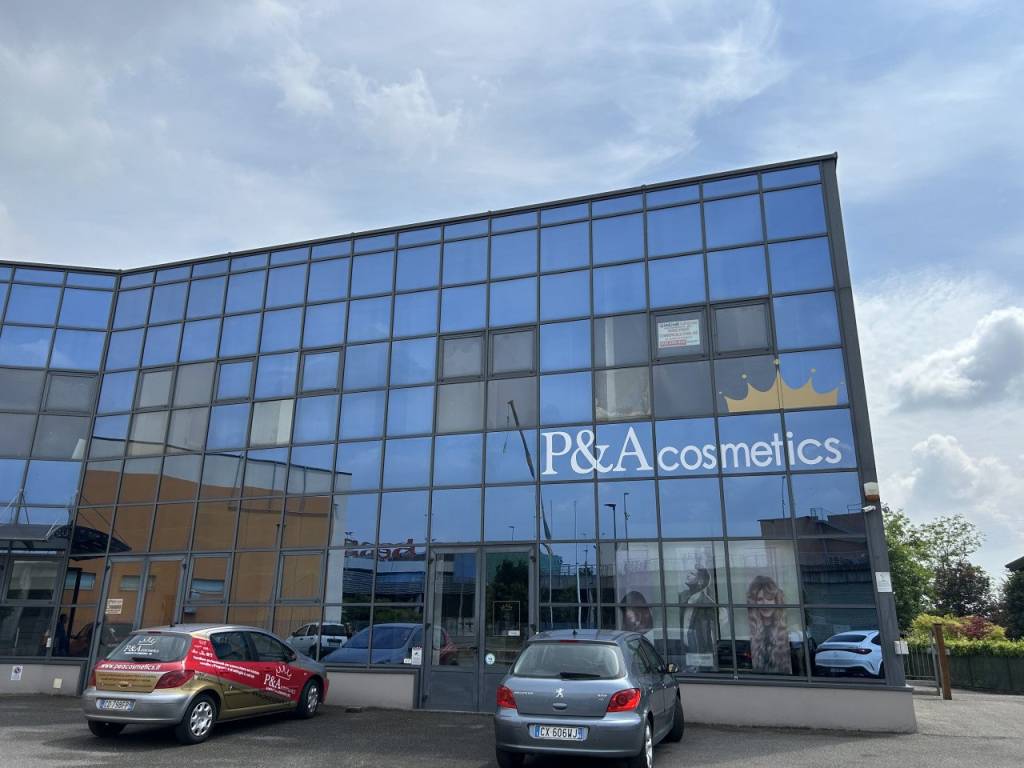 locale commerciale in vendita a Romano di Lombardia