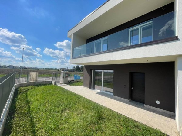 casa indipendente in vendita a Romano di Lombardia
