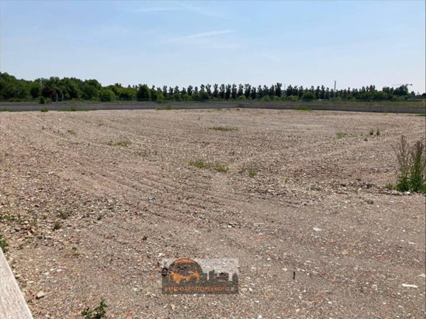 terreno edificabile in vendita a Romano di Lombardia