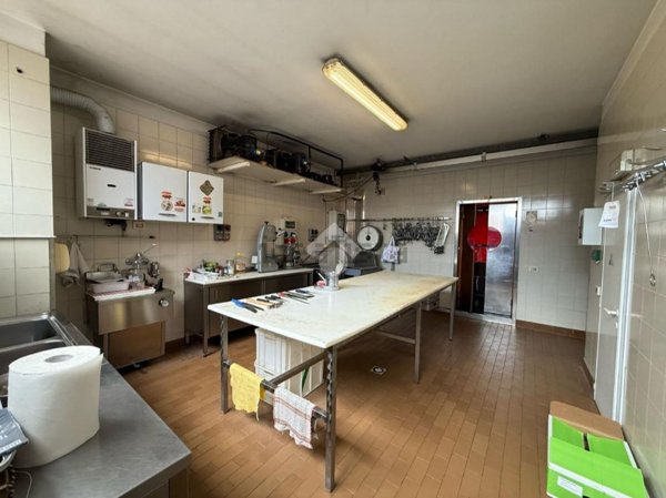 negozio in vendita a Romano di Lombardia