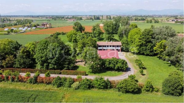 casa indipendente in vendita a Romano di Lombardia