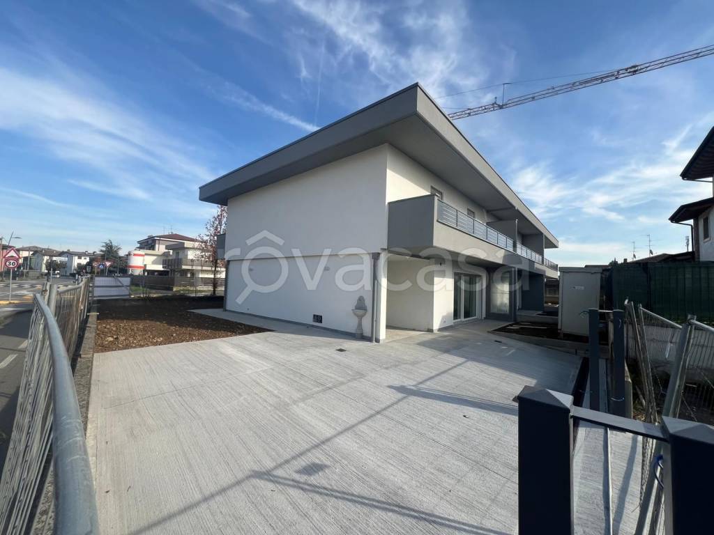 casa indipendente in vendita a Romano di Lombardia