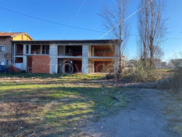 casa indipendente in vendita a Romano di Lombardia