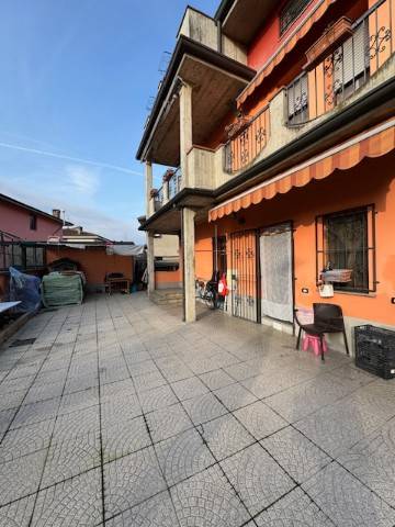 casa indipendente in vendita a Romano di Lombardia