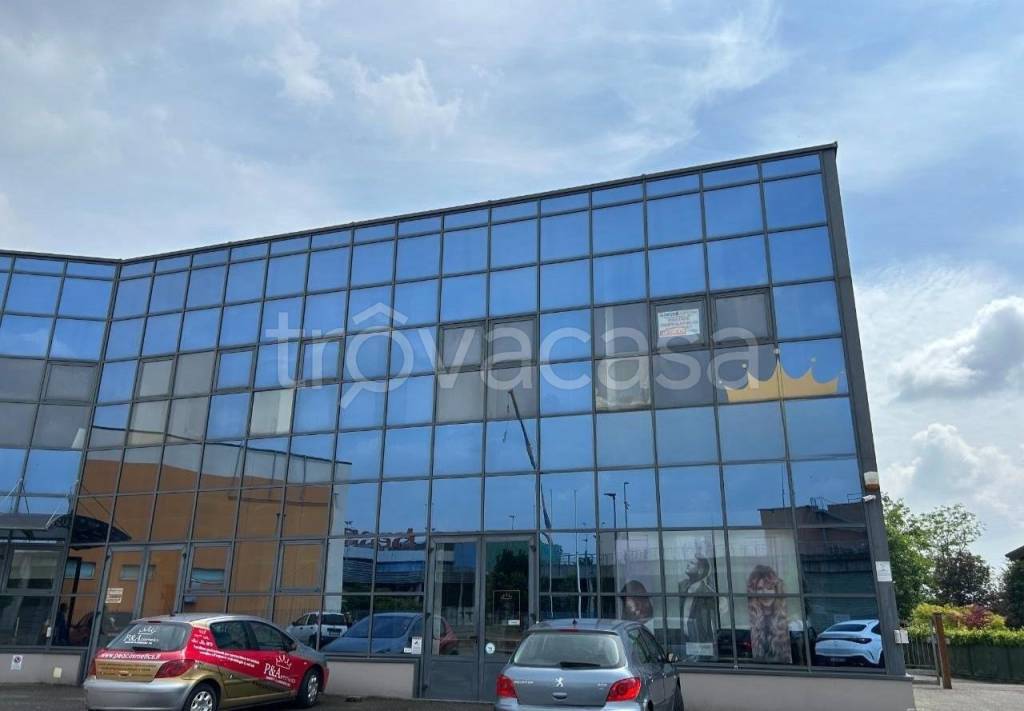 negozio in vendita a Romano di Lombardia