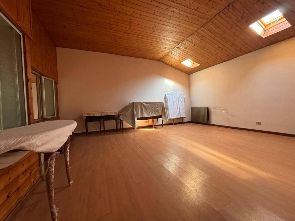 casa indipendente in vendita a Romano di Lombardia