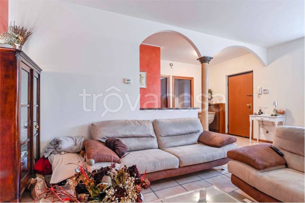 casa indipendente in vendita a Romano di Lombardia