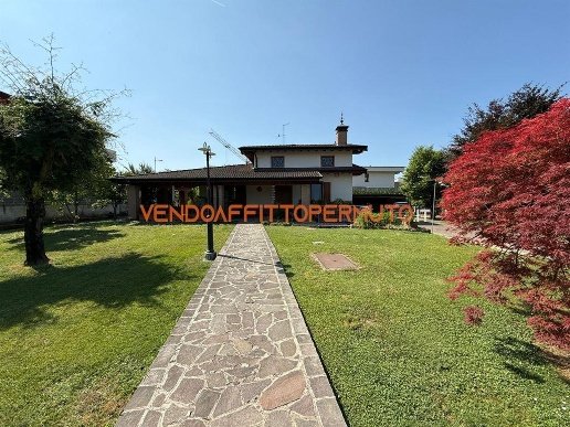 casa indipendente in vendita a Romano di Lombardia