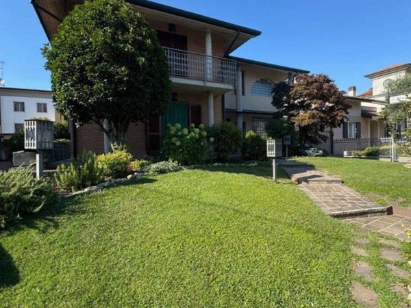 casa indipendente in vendita a Romano di Lombardia