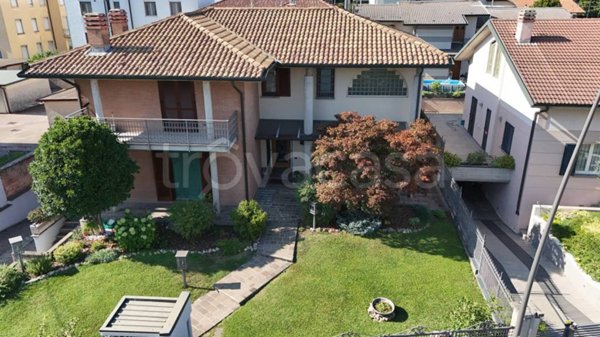 casa indipendente in vendita a Romano di Lombardia