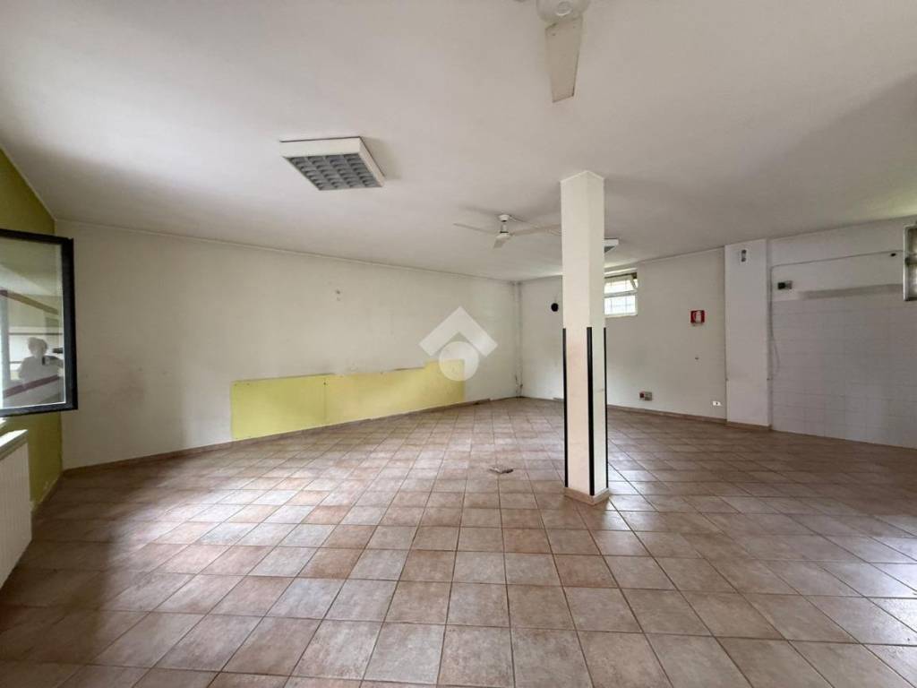 negozio in vendita a Romano di Lombardia
