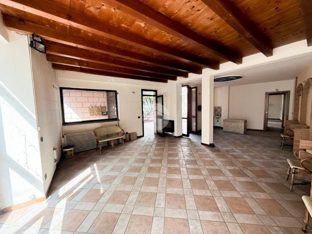 negozio in vendita a Romano di Lombardia