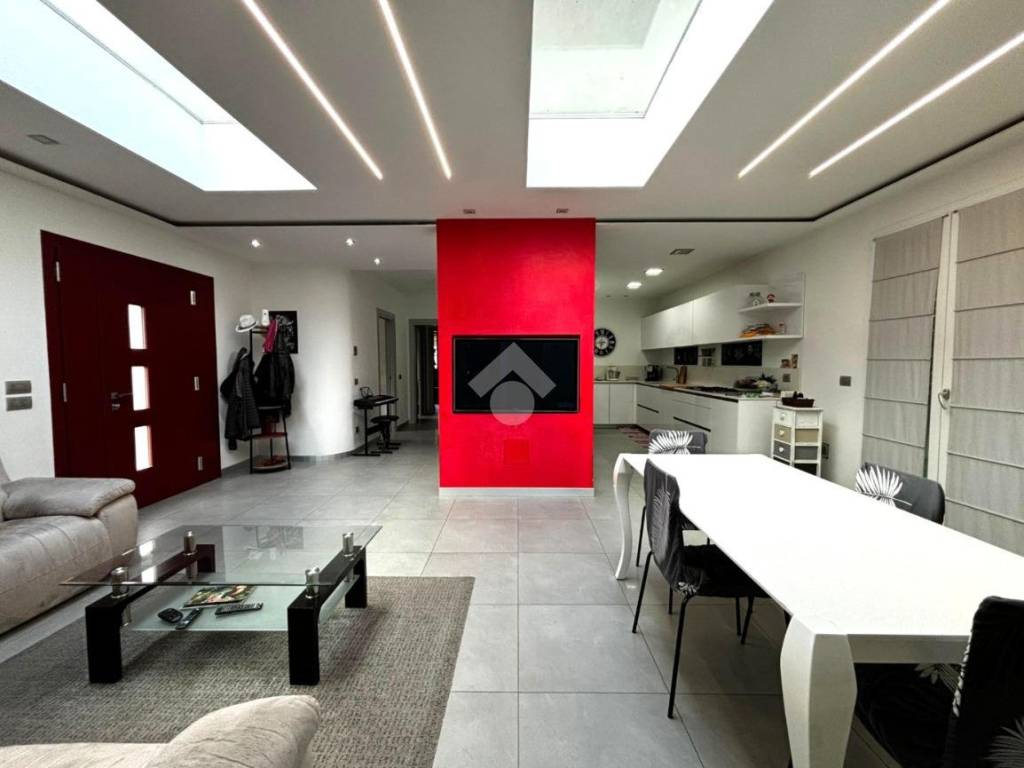 casa indipendente in vendita a Romano di Lombardia