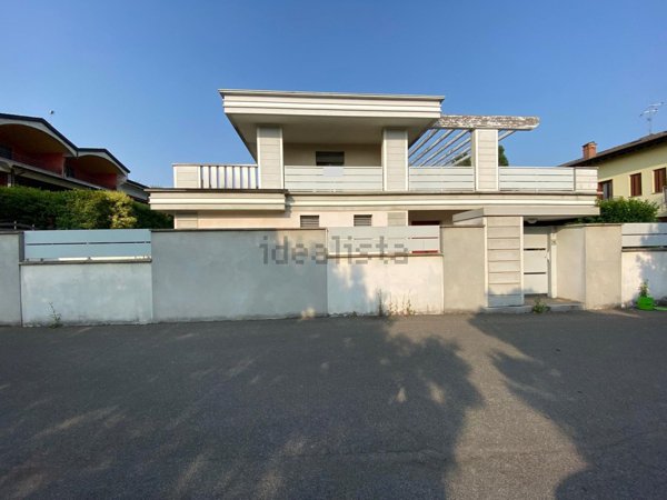 casa indipendente in vendita a Romano di Lombardia