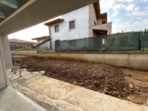 casa indipendente in vendita a Romano di Lombardia