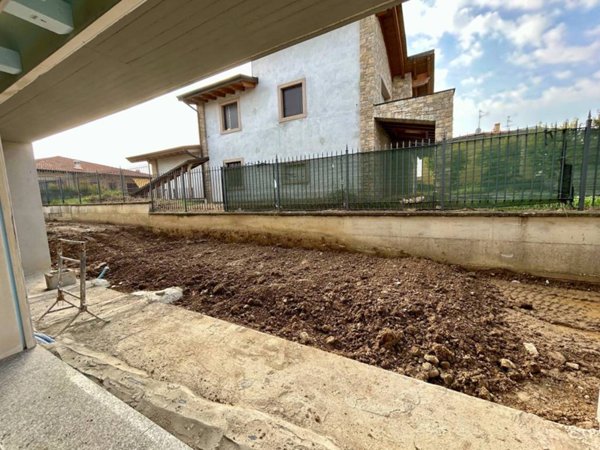 casa indipendente in vendita a Romano di Lombardia