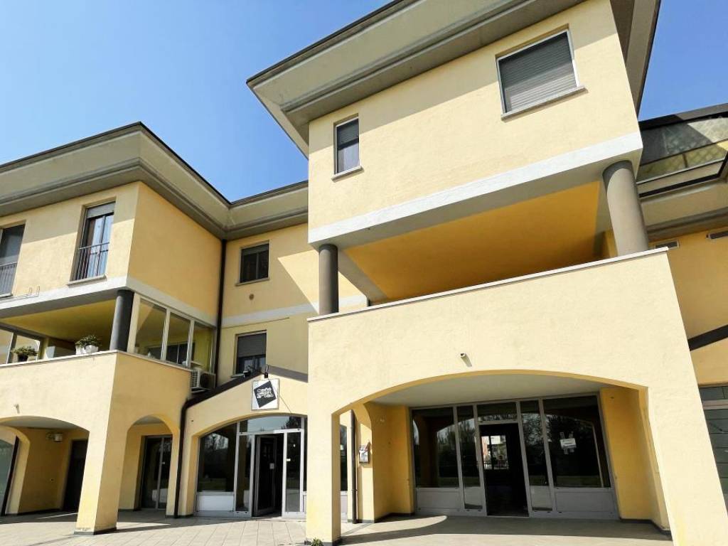 negozio in vendita a Romano di Lombardia