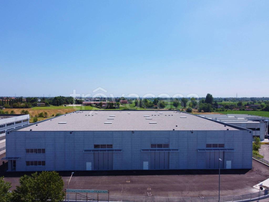 capannone in vendita a Romano di Lombardia