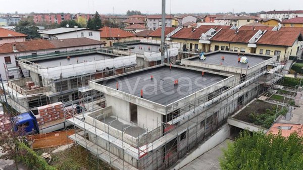 casa indipendente in vendita a Romano di Lombardia