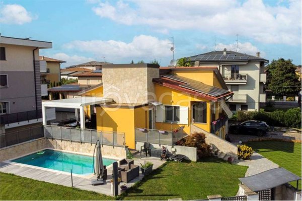 casa indipendente in vendita a Romano di Lombardia