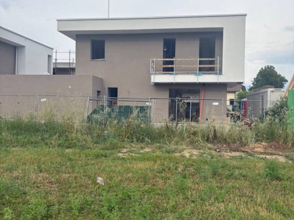 casa indipendente in vendita a Romano di Lombardia