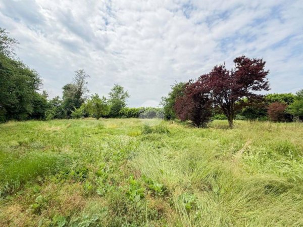 terreno agricolo in vendita a Romano di Lombardia