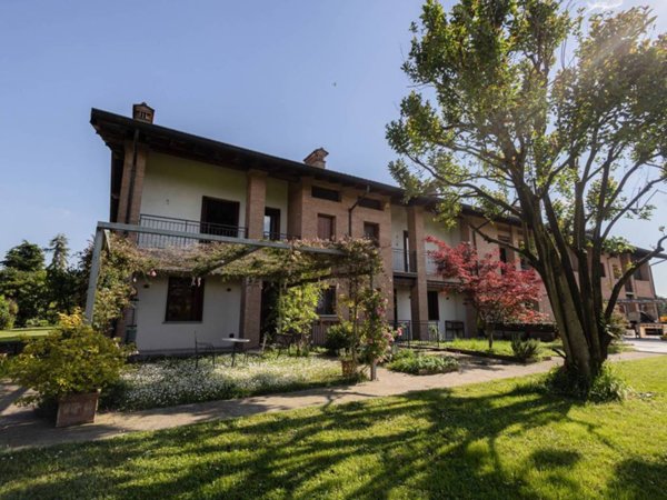 casa indipendente in vendita a Romano di Lombardia