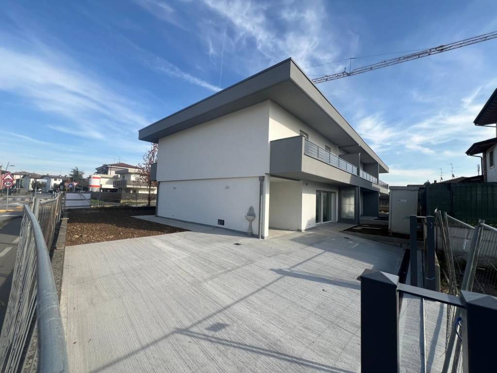 casa indipendente in vendita a Romano di Lombardia